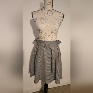 Express Plaid black & white Skirt, Zipper Side Pockets, Belted, double lining